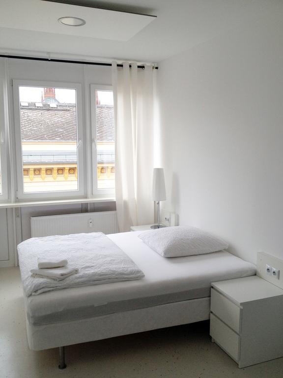 Business Hostel Wiesbaden One Extérieur photo